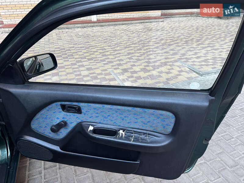 Хэтчбек Nissan Almera 1995 в Одессе