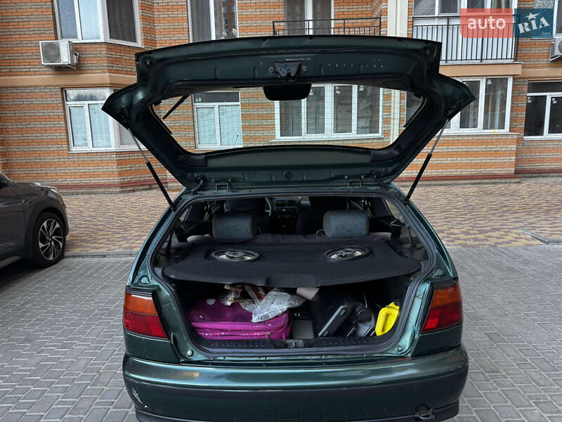 Хэтчбек Nissan Almera 1995 в Одессе