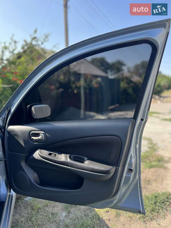 Хэтчбек Nissan Almera 2006 в Днепре