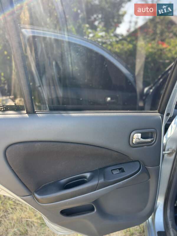 Хэтчбек Nissan Almera 2006 в Днепре