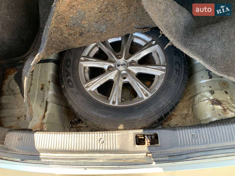 Седан Nissan Almera 2003 в Києві