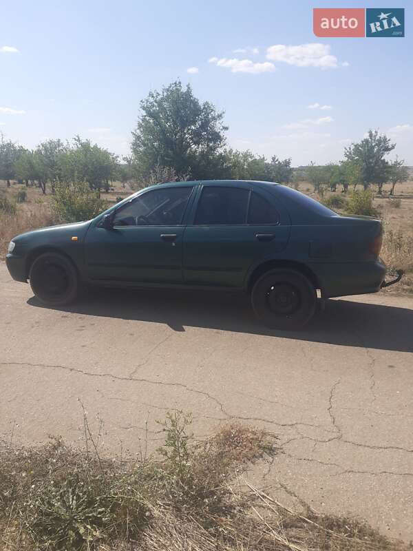 Седан Nissan Almera 1996 в Мировом