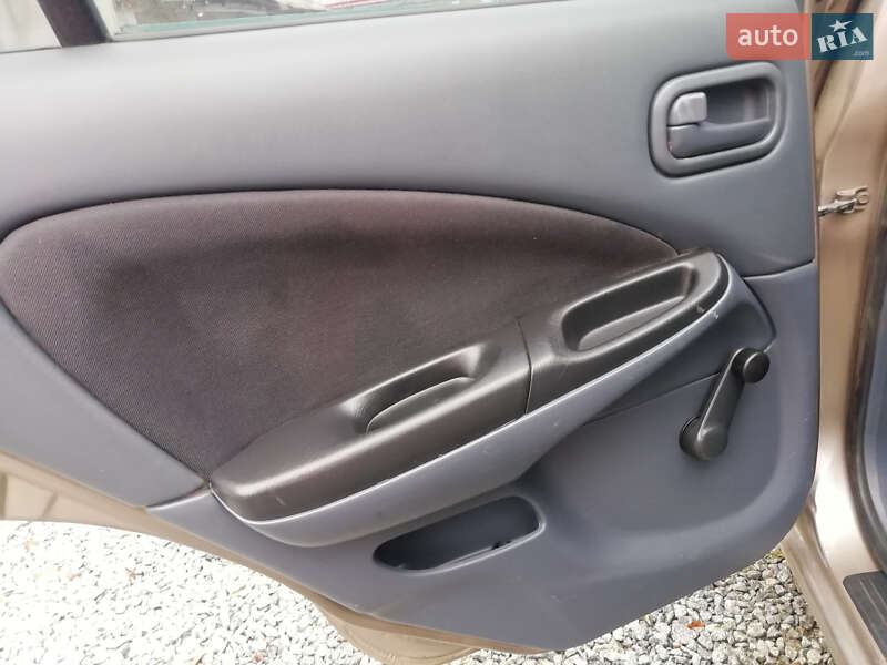 Седан Nissan Almera 2005 в Подільську