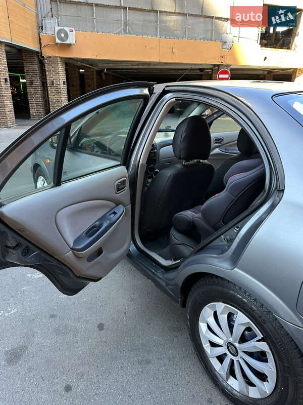 Седан Nissan Almera 2002 в Одесі