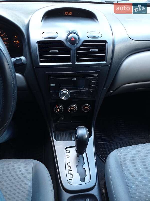 Седан Nissan Almera 2011 в Чернигове