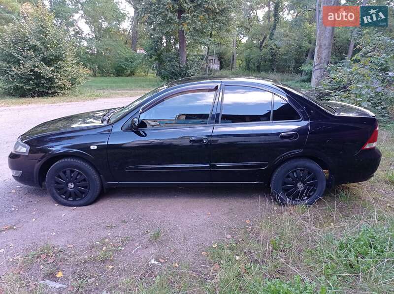 Седан Nissan Almera 2011 в Чернигове
