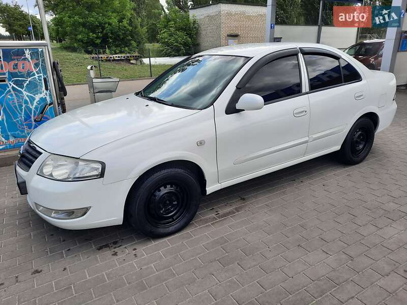 Седан Nissan Almera 2012 в Вараші
