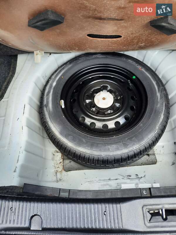 Седан Nissan Almera 2012 в Вараші