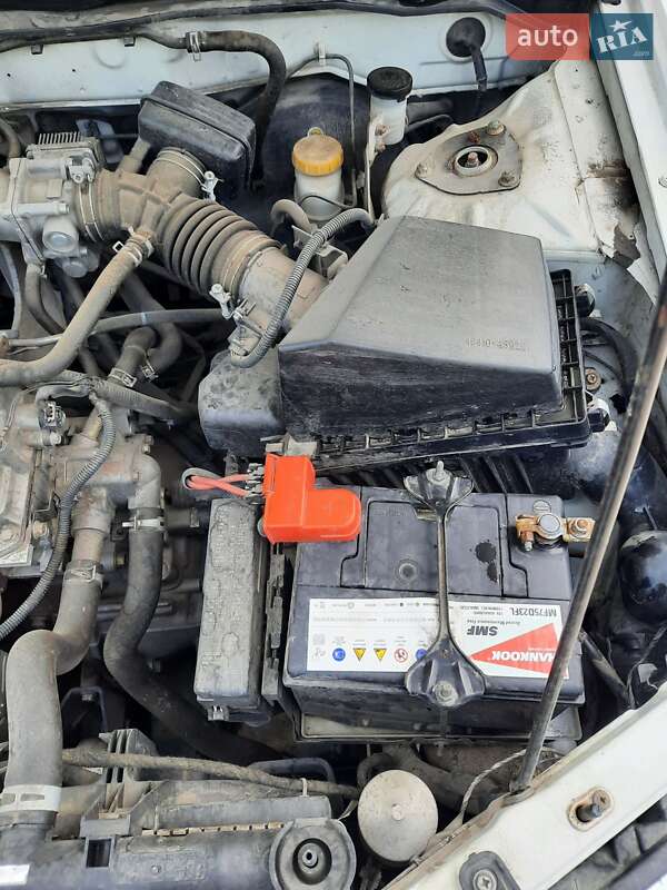 Седан Nissan Almera 2012 в Вараші