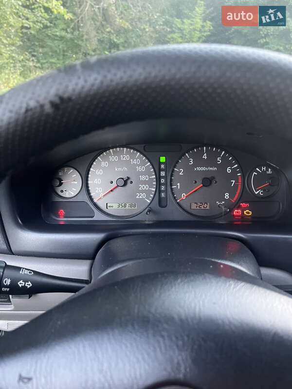 Седан Nissan Almera 2001 в Ямполе