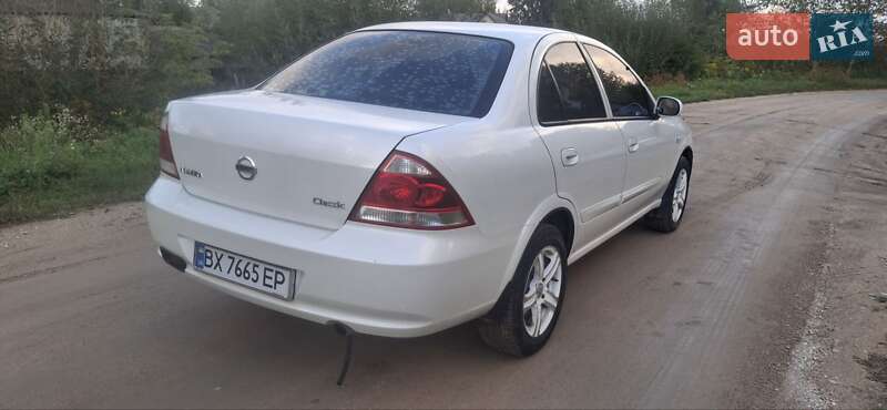 Седан Nissan Almera 2011 в Білогір'ї