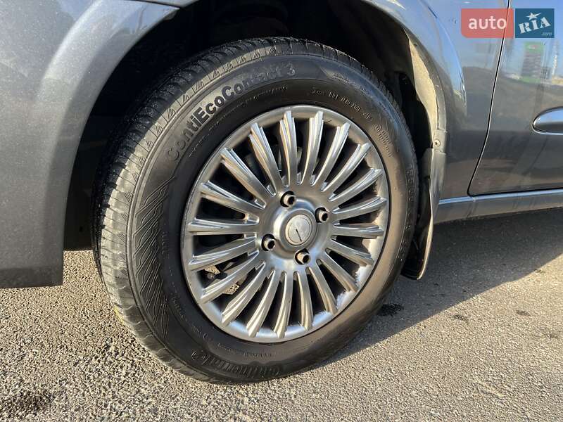 Хэтчбек Nissan Almera 2005 в Киеве