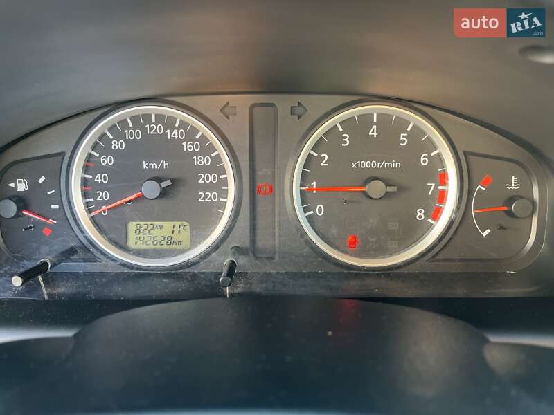 Хэтчбек Nissan Almera 2005 в Киеве