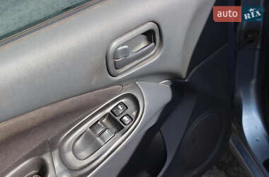 Седан Nissan Almera 2005 в  фото 12 Седан Nissan Almera 2005 в