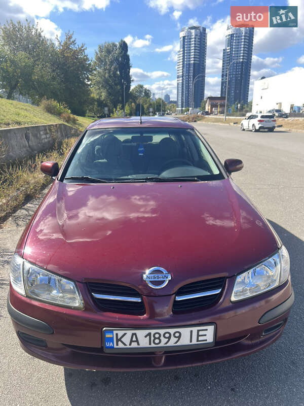Хетчбек Nissan Almera 2002 в Києві