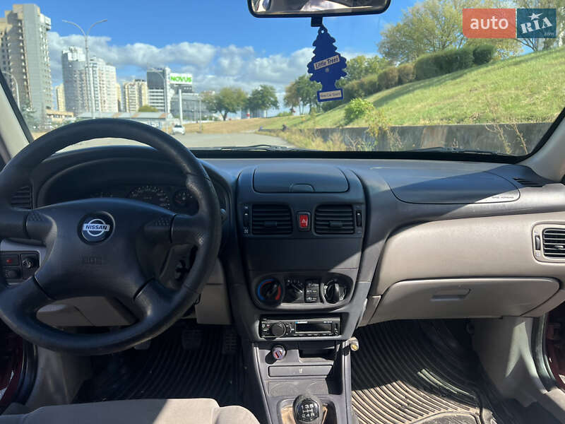 Хетчбек Nissan Almera 2002 в Києві