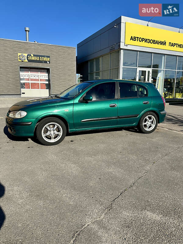 Хетчбек Nissan Almera 2001 в Білій Церкві