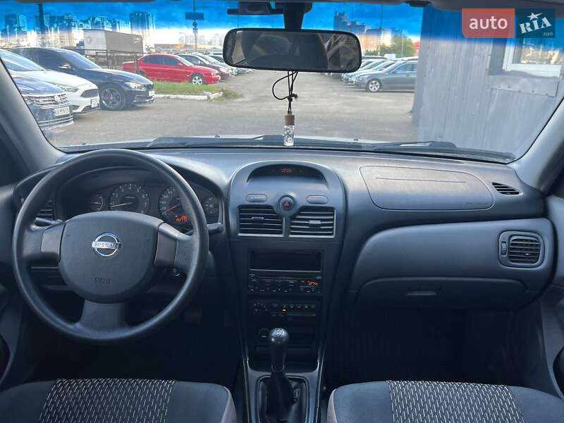 Седан Nissan Almera 2006 в Киеве