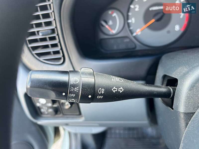 Седан Nissan Almera 2006 в Киеве