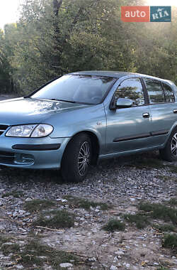 Хетчбек Nissan Almera 2000 в 