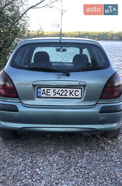 Хетчбек Nissan Almera 2000 в 