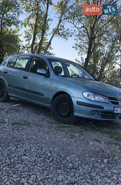 Хетчбек Nissan Almera 2000 в 