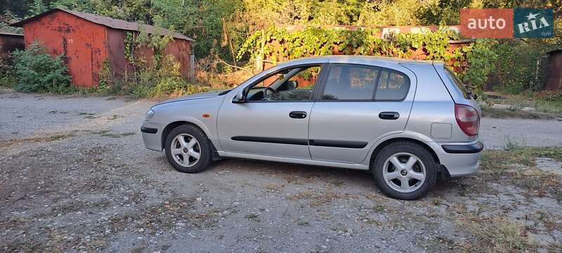 Хэтчбек Nissan Almera 2002 в Запорожье