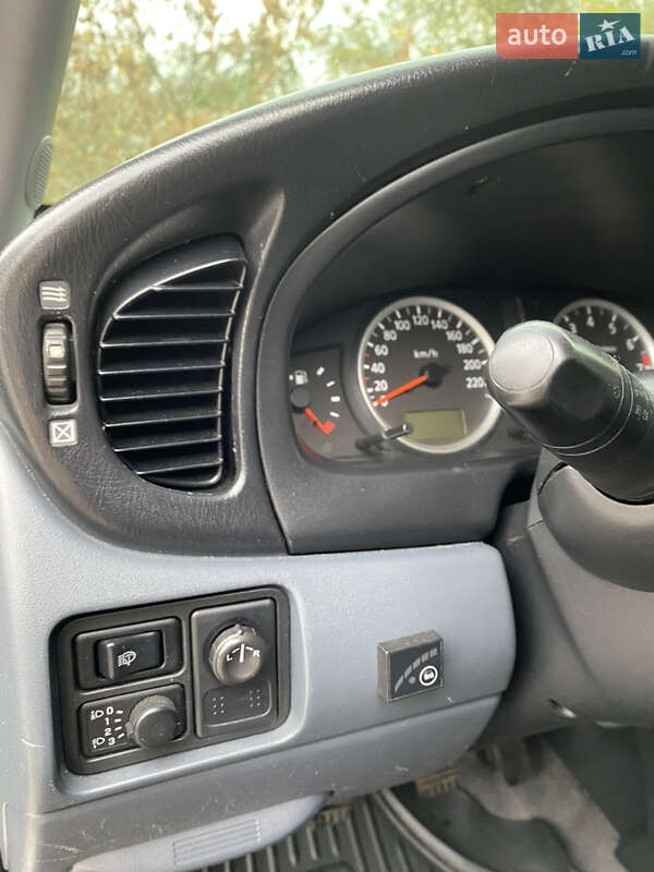 Хэтчбек Nissan Almera 2005 в Кременчуге