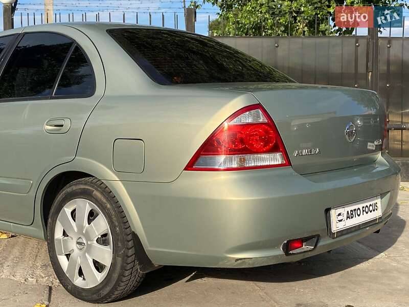 Седан Nissan Almera 2010 в Києві