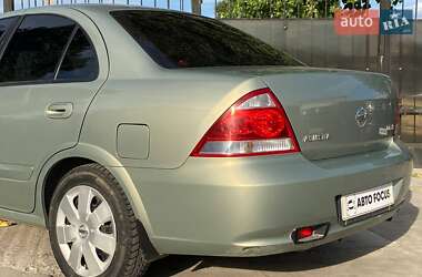 Седан Nissan Almera 2010 в 