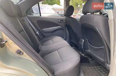 Седан Nissan Almera 2010 в 