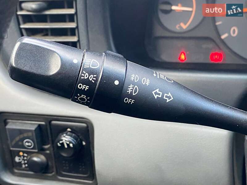 Седан Nissan Almera 2010 в Києві