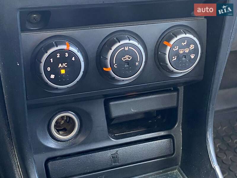 Седан Nissan Almera 2010 в Києві