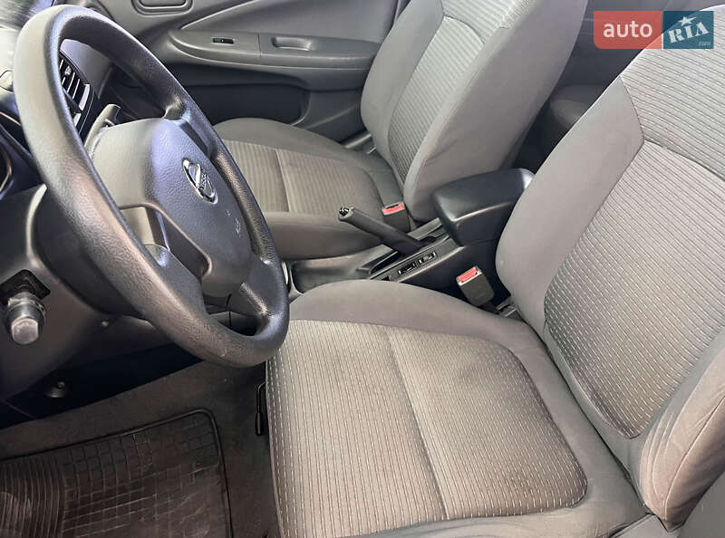 Седан Nissan Almera 2006 в Львове фото 7 Седан Nissan Almera 2006 в Львове