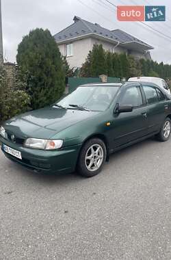 Седан Nissan Almera 1995 в Виннице