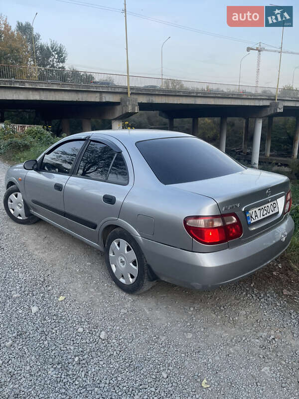 Седан Nissan Almera 2005 в Мукачевому