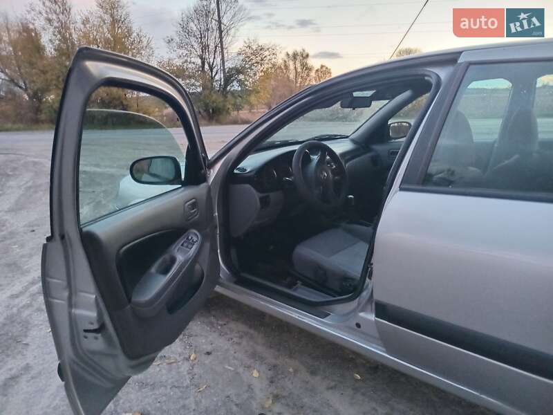 Хэтчбек Nissan Almera 2003 в Пушкаровке фото 3 Хэтчбек Nissan Almera 2003 в Пушкаровке