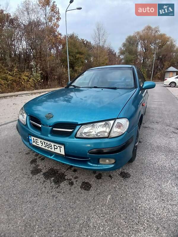 Nissan Almera 2001