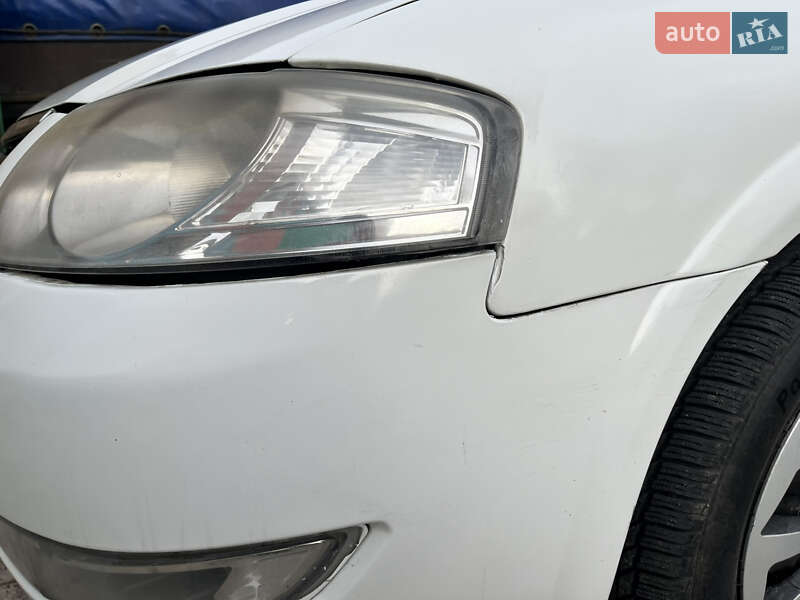 Седан Nissan Almera 2011 в Києві фото 14 Седан Nissan Almera 2011 в Києві