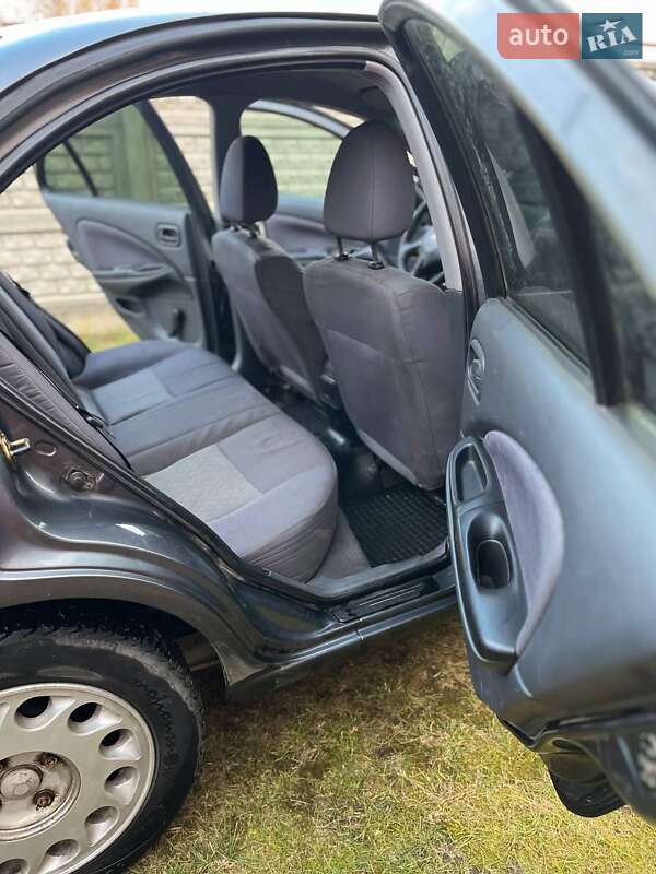 Седан Nissan Almera 2004 в Березному