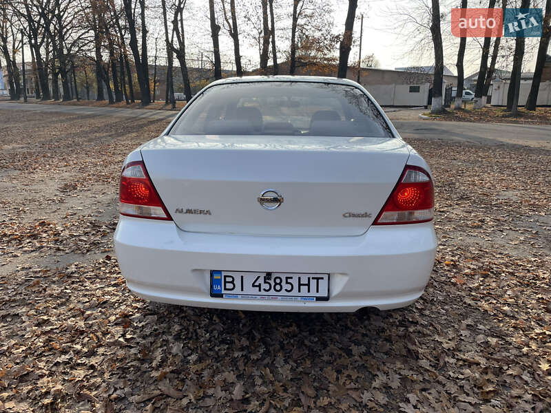 Седан Nissan Almera 2011 в Полтаве