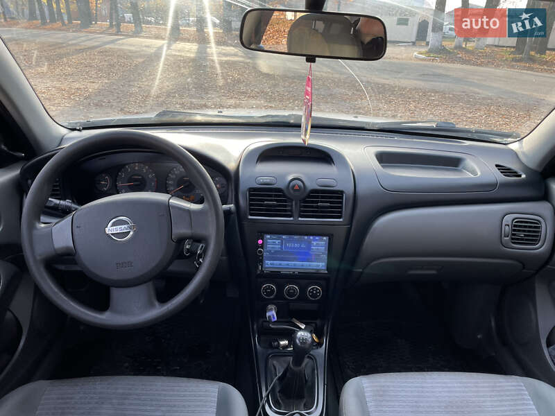 Седан Nissan Almera 2011 в Полтаве