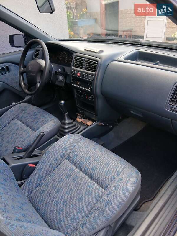 Седан Nissan Almera 1998 в Буске
