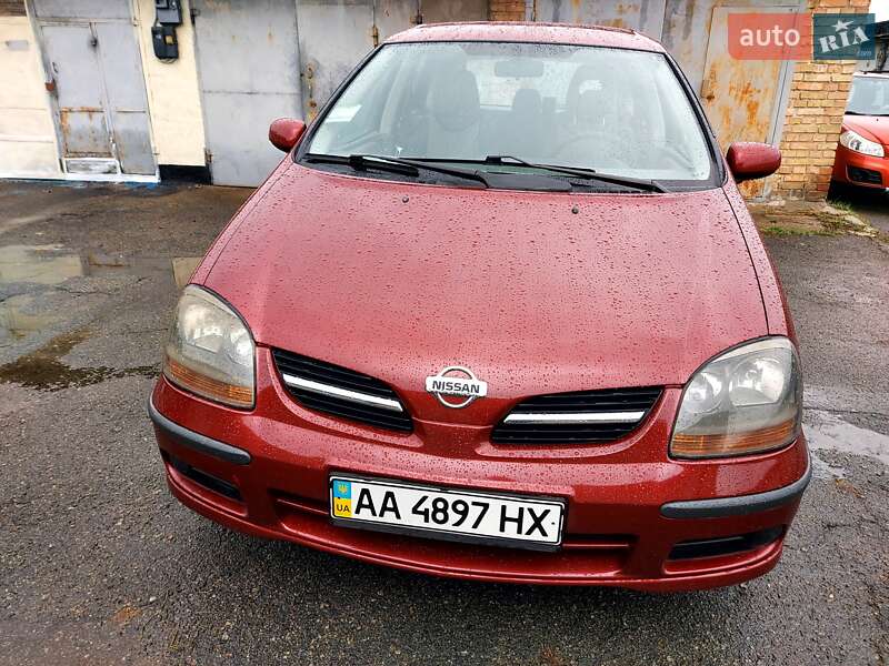 Хэтчбек Nissan Almera 2000 в Киеве