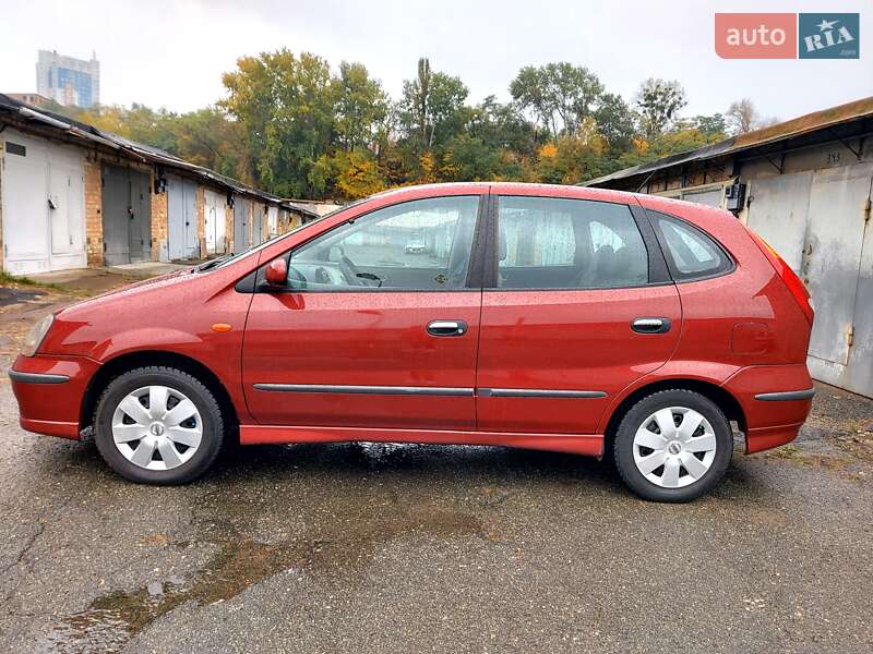 Хэтчбек Nissan Almera 2000 в Киеве