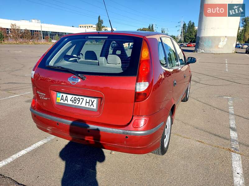 Хэтчбек Nissan Almera 2000 в Киеве