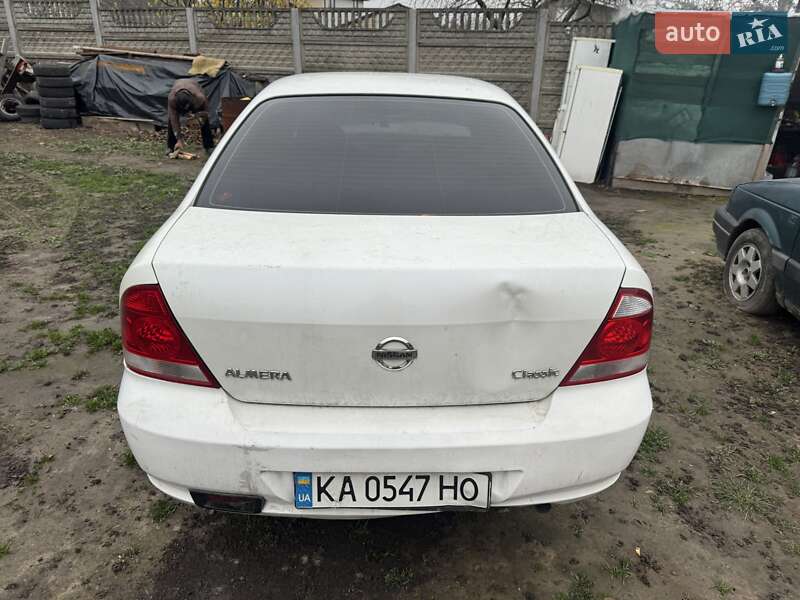 Седан Nissan Almera 2012 в Белогородке