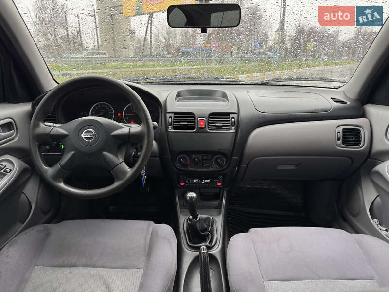 Седан Nissan Almera 2004 в Києві