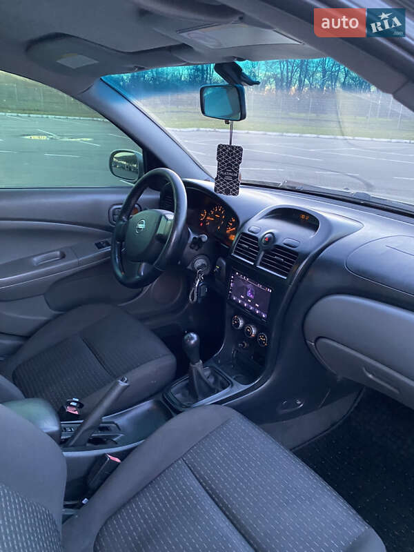 Седан Nissan Almera 2008 в Запорожье