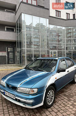 Седан Nissan Almera 1996 в Ивано-Франковске